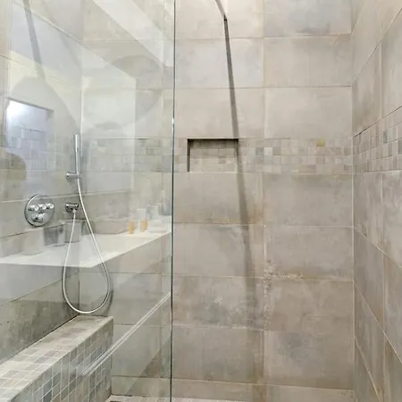 Newly Renovated Near La Madeleine Appartamento Parigi