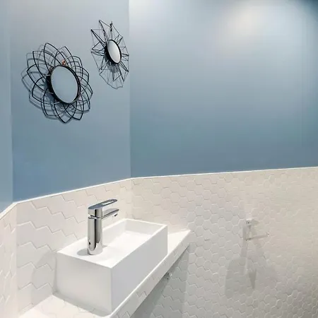 Newly Renovated Near La Madeleine Apartment