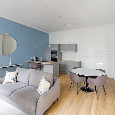Newly Renovated Near La Madeleine * Parigi